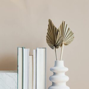 geometric-marble-shelf-with-books-and-decorative-vase-4207791_orig